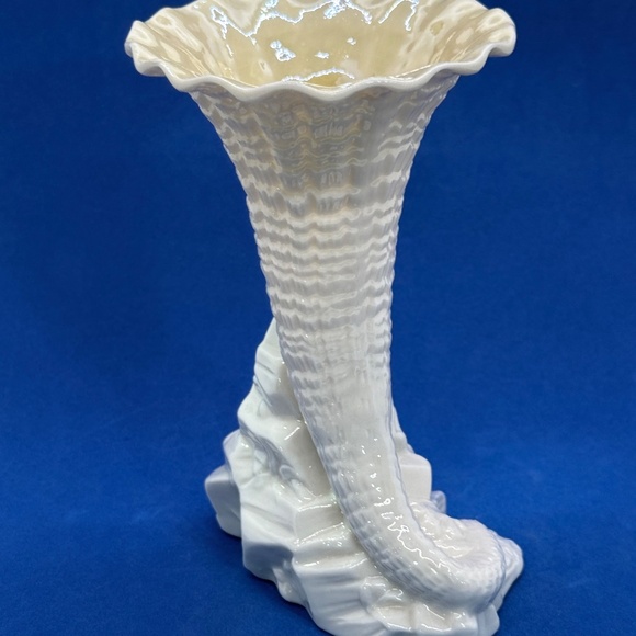 Vintage Belleek Cornucopia Rock Spill Vase Green 6th Mark 1965-1980 - Picture 7 of 7